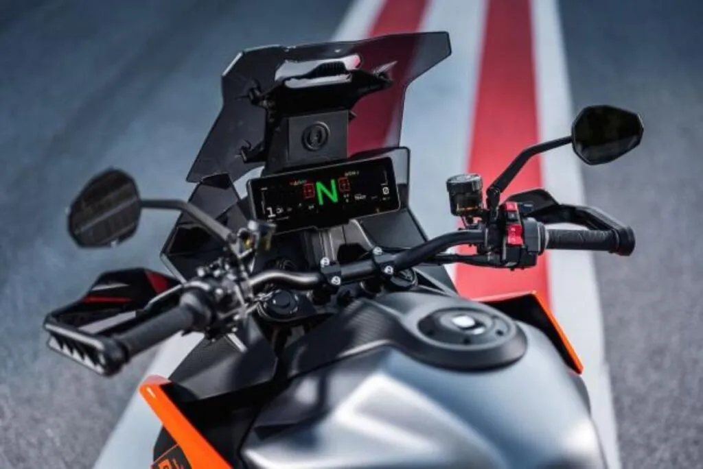 imagem painel KTM 1390 Super Duke GT 2026