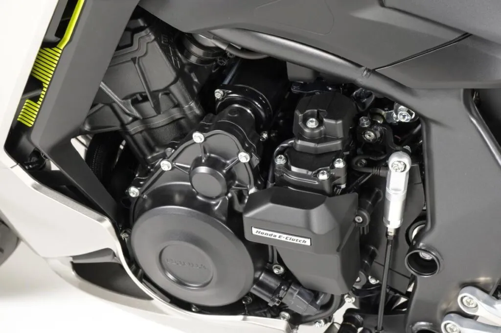 imagem Honda CBR400R FOUR e-clutch