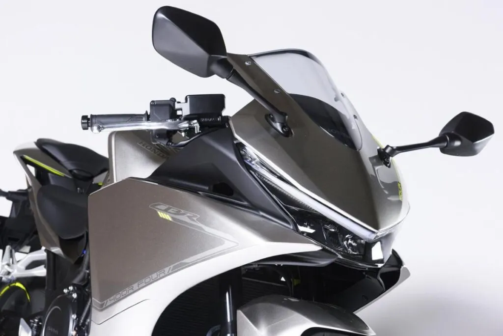 imagem carenagem Honda CBR400R FOUR e-clutch