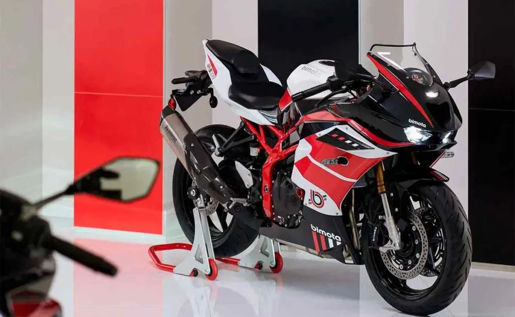 imagem lateral frontal Bimota KB399 2026