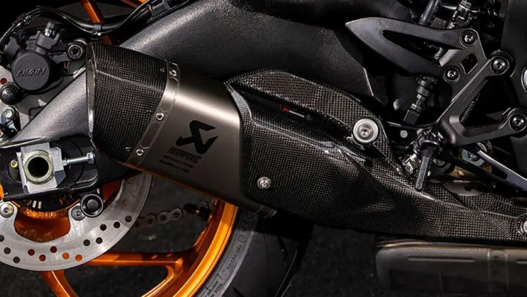 imagem da ponteira akrapovic da Suzuki Katana Limited Edition