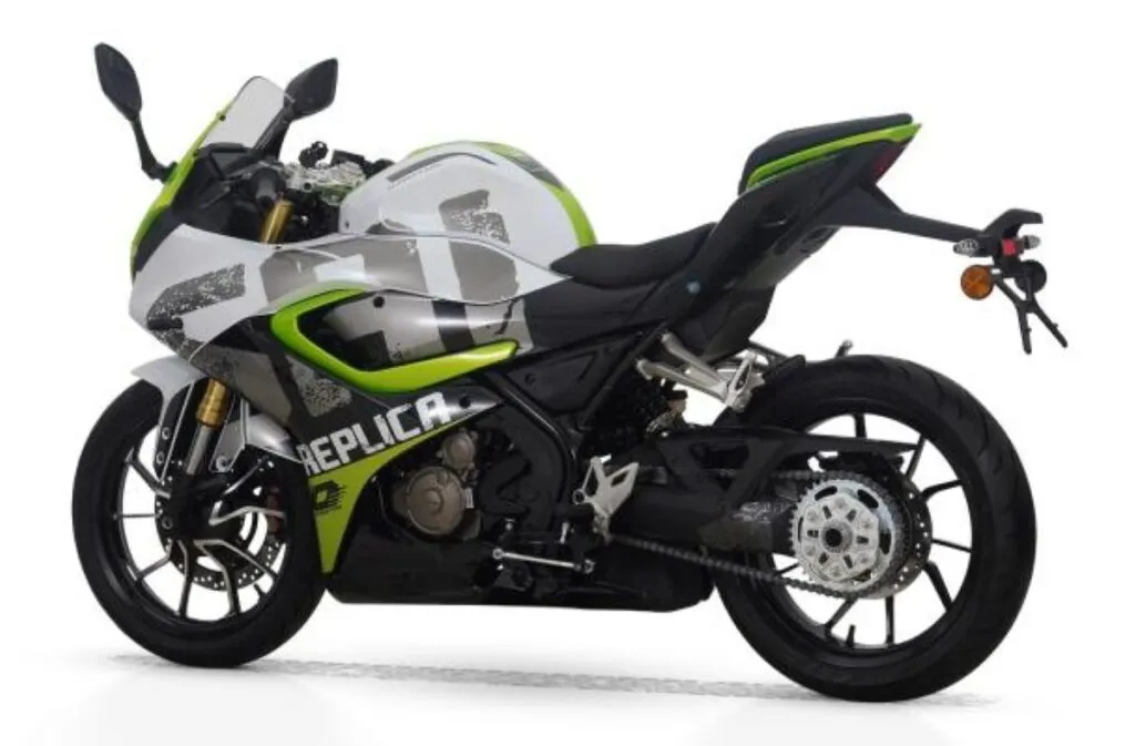 imagem traseira QJ Motor SRK 250 RS