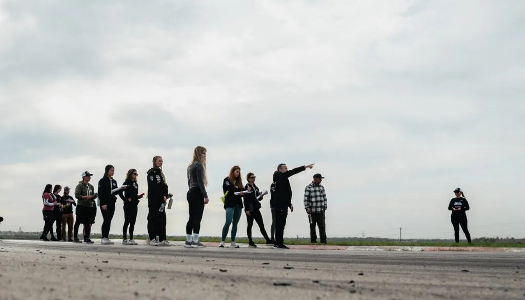 Build. Train. Race. - Foto: Divulgação Royal Enfield