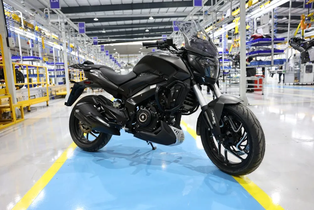 Bajaj-Dominar-400-pneus-Pirelli