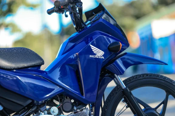 imagem lateral Honda Pop 110i ES 2027