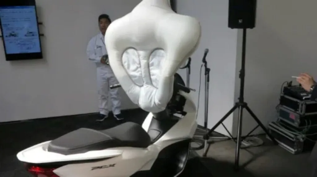 imagem scooter honda com airbag