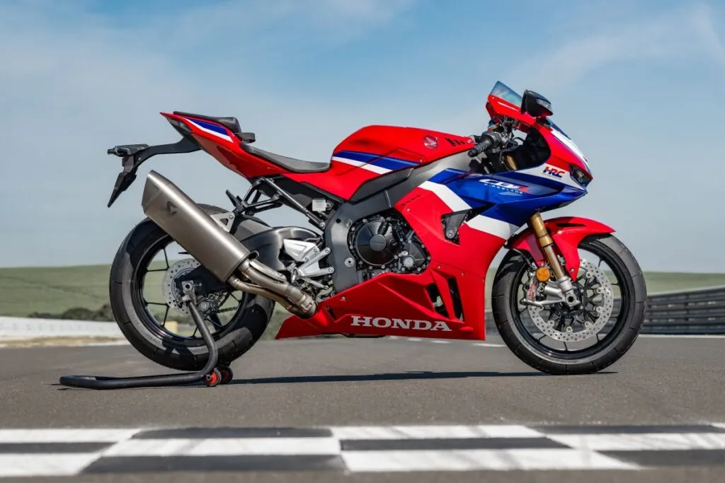 imagem lateral Honda CBR1000RR-R Fireblade SP 2026