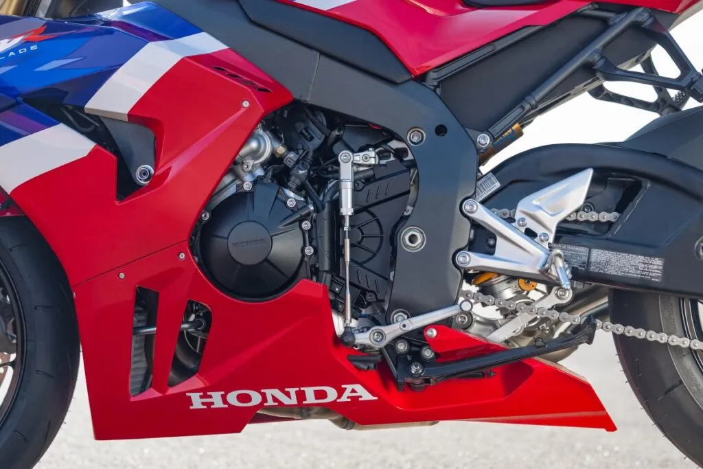 imagem do motor da diâmetro e curso são idênticas às da RC213V