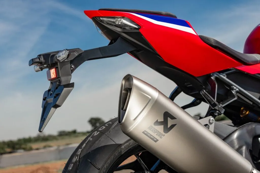 imagem escapamento akrapovic Honda CBR1000RR-R Fireblade SP 2026