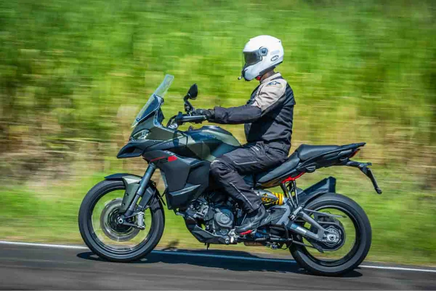 imagem lateral da ducati multistrada v2 2026