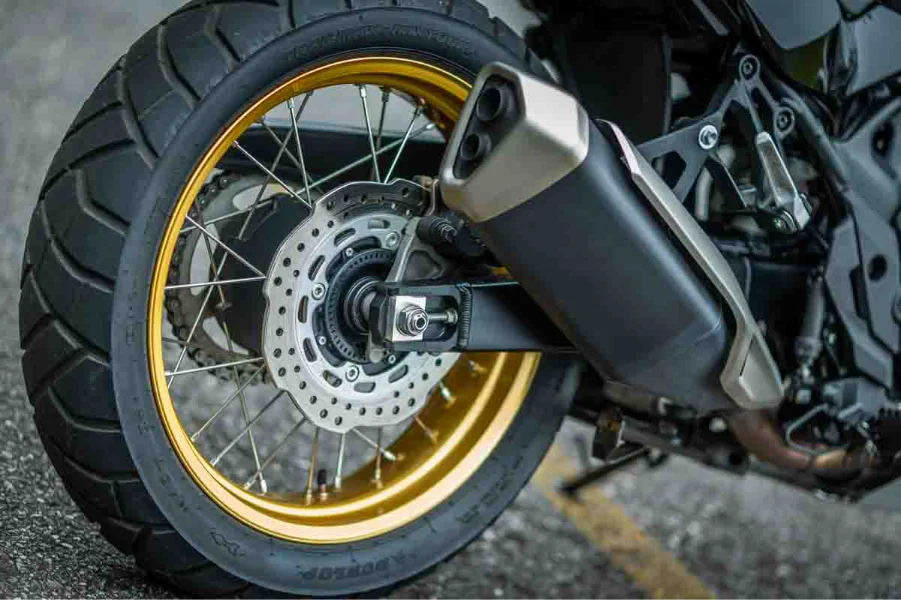 imagem da roda traseira da XL750 Transalp