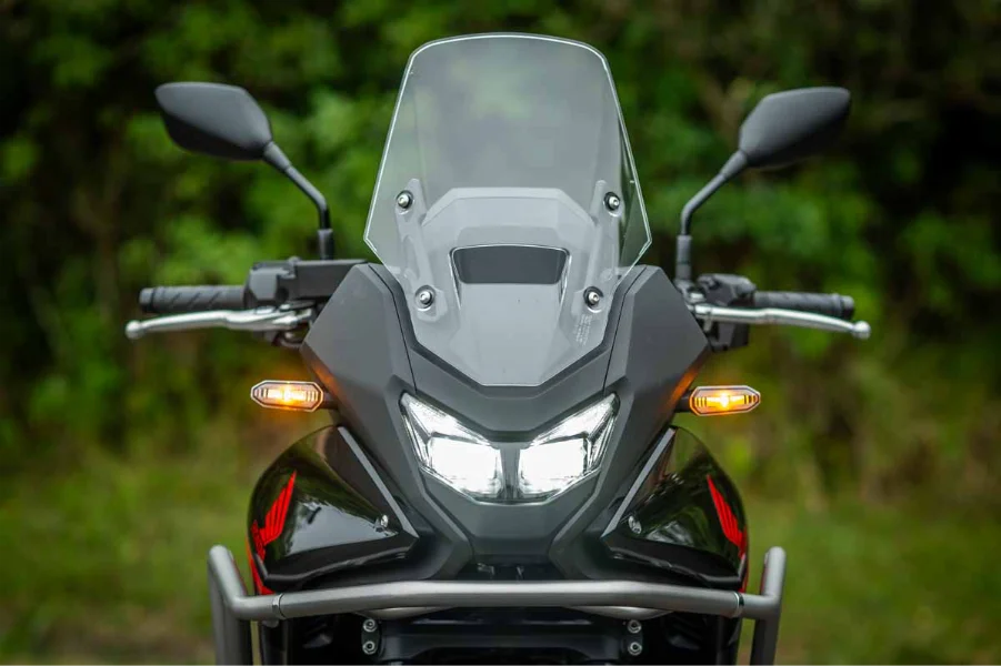imagem frontal da Honda XL750 Transalp