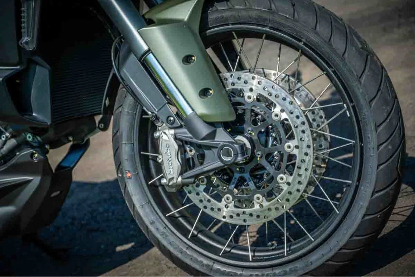 imagem da roda dianteira da ducati multistrada v2