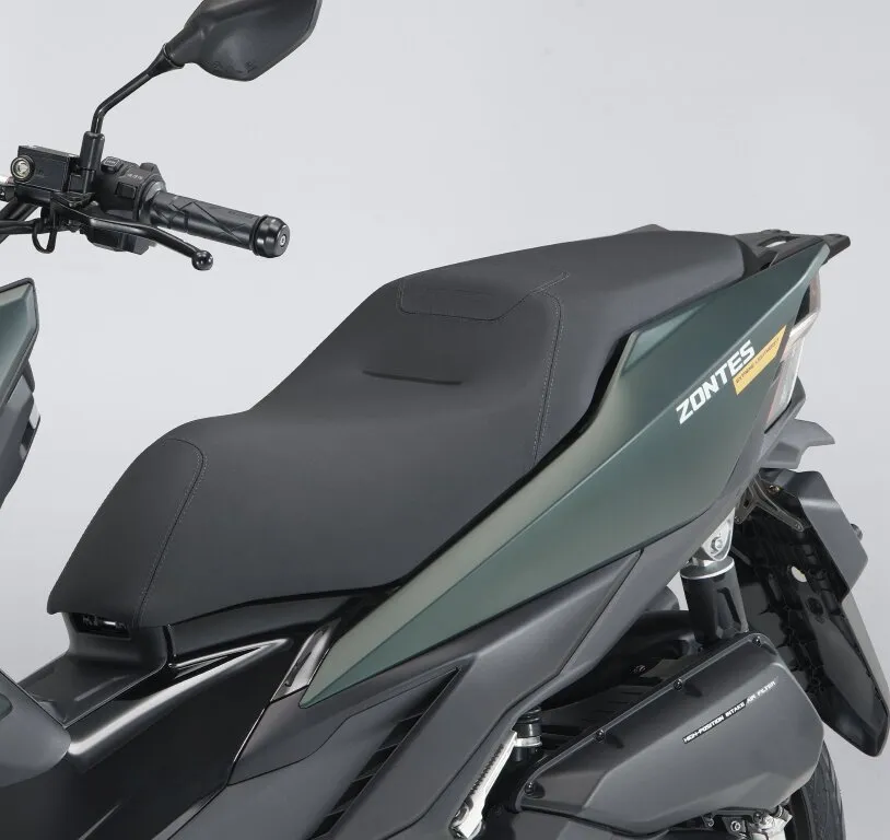imagem do assento do novo scooter Zontes 125X