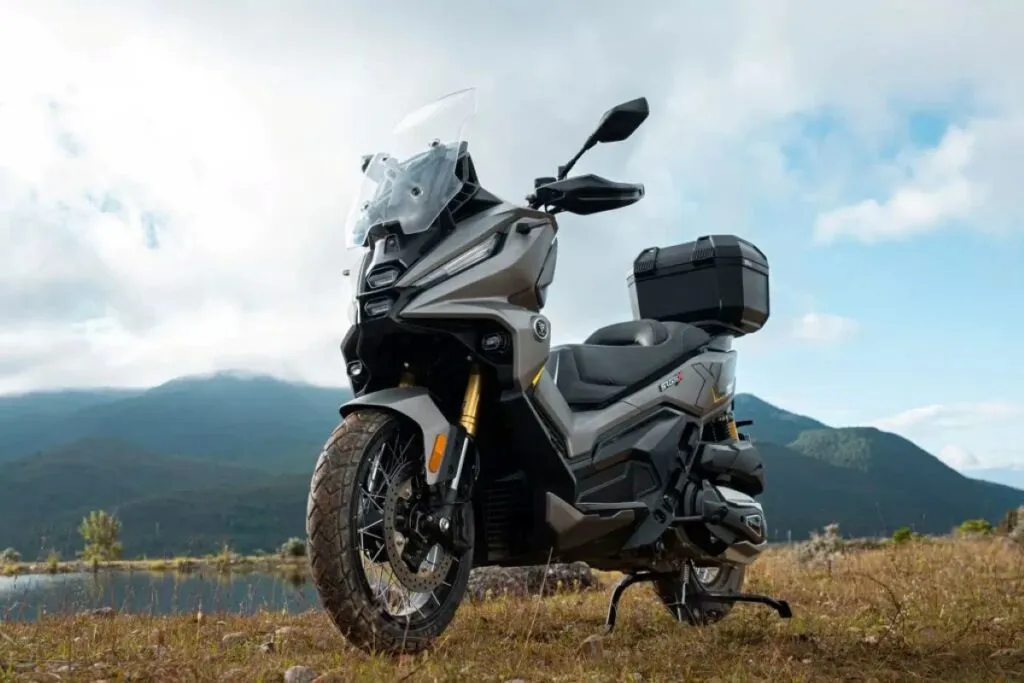 imagem frontal VOGE SR450X