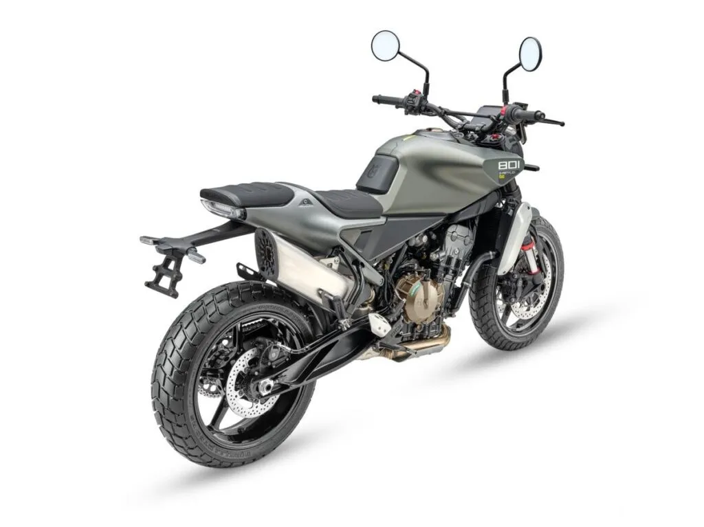 imagem traseira da Husqvarna Svartpilen 801 SE 2026