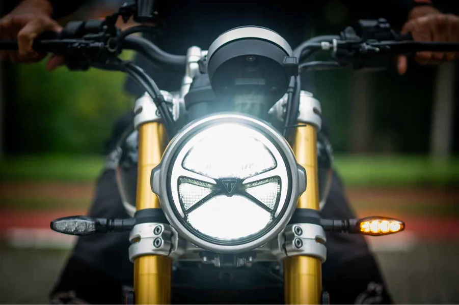 imagem do farol da speed twin 