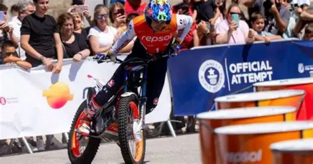 imagem de toni bou em ação